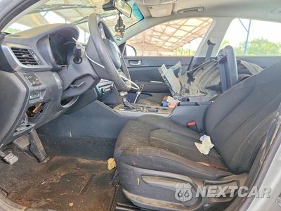Zdjęcie 7 z 12 samochodu: 2019 KIA OPTIMA LX VIN:5XXGT4L32KG356826 - miniatura