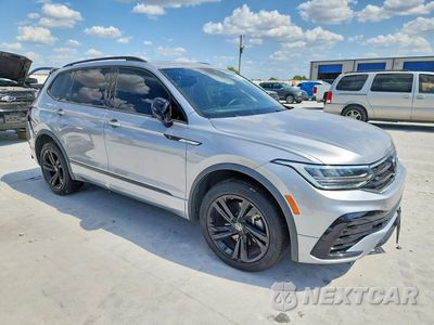 Czwarte zdjęcie samochodu z boku: 2023 VOLKSWAGEN TIGUAN SE R-LINE BLACK VIN:3VVCB7AX5PM027957 - miniatura