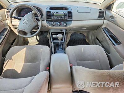 Zdjęcie 8 z 13 samochodu: 2005 TOYOTA CAMRY LE VIN:JTDBE32K450313442 - miniatura