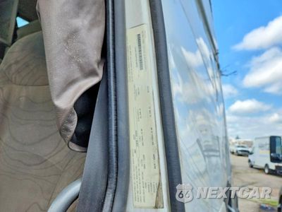 Zdjęcie 12 z 13 samochodu: 2014 VOLVO VNL SEMI TRUCK VIN:4V4NC9EG4EN159951 - miniatura
