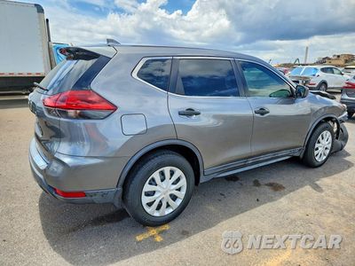 Trzecie zdjęcie samochodu z tyłu: 2018 NISSAN ROGUE S VIN:5N1AT2MT2JC754959 - miniatura