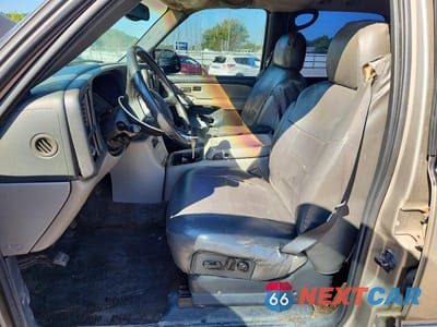 Zdjęcie 7 z 14 samochodu: 2001 CHEVROLET SUBURBAN C1500 VIN:3GNEC16T01G107025 - miniatura