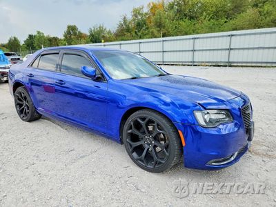 Czwarte zdjęcie samochodu z boku: 2018 CHRYSLER 300 S VIN:2C3CCABG4JH332299 - miniatura