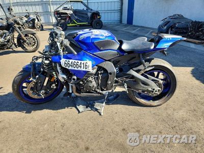 Trzecie zdjęcie samochodu z tyłu: 2022 YAMAHA YZFR1 VIN:JYARN66Y4NA000654 - miniatura