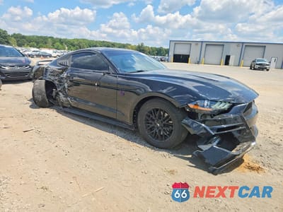 Czwarte zdjęcie samochodu z boku: 2018 FORD MUSTANG VIN:1FA6P8TH8J5113131 - miniatura