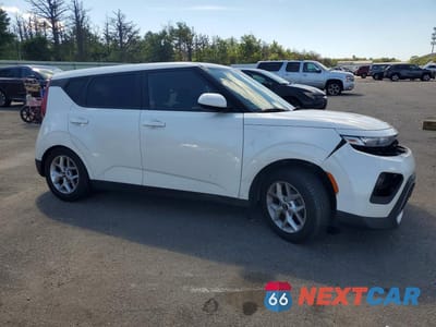 Czwarte zdjęcie samochodu z boku: 2021 KIA SOUL S VIN:KNDJ23AU6M7739811 - miniatura