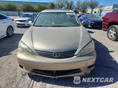 Piąte zdjęcie samochodu w środku: 2005 TOYOTA CAMRY XLE V6 VIN:4T1BF32K75U105086 - miniatura