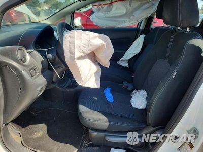 Zdjęcie 7 z 12 samochodu: 2015 NISSAN VERSA NOTE SV VIN:3N1CE2CPXFL369756 - miniatura