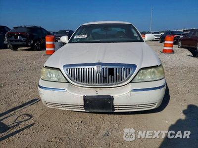 Piąte zdjęcie samochodu w środku: 2003 LINCOLN TOWN CAR SIGNATURE VIN:1LNHM82W13Y623717 - miniatura