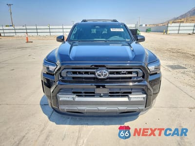 Piąte zdjęcie samochodu w środku: 2025 TOYOTA 4RUNNER SR5 VIN:JTEVA5BR7S5015320 - miniatura