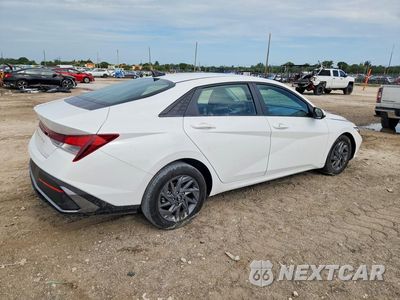 Trzecie zdjęcie samochodu z tyłu: 2024 HYUNDAI ELANTRA SEL VIN:KMHLM4DGXRU694455 - miniatura
