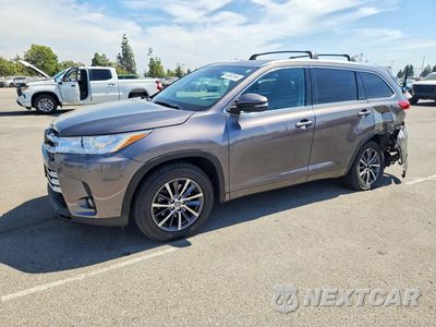 2018 TOYOTA HIGHLANDER XLE 5TDKZRFH6JS529757 - główne zdjęcie licytacji z USA - miniatura