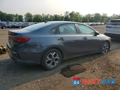 Trzecie zdjęcie samochodu z tyłu: 2021 KIA FORTE LXS VIN:3KPF24AD9ME305930 - miniatura