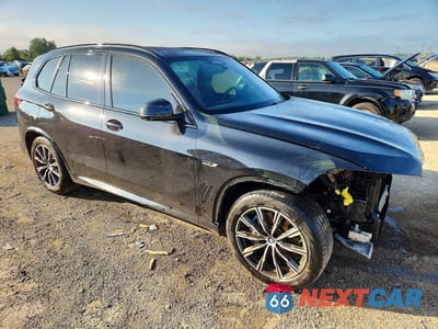 Czwarte zdjęcie samochodu z boku: 2023 BMW X5 XDRIVE45E VIN:5UXTA6C06P9R03038 - miniatura