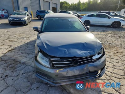 Piąte zdjęcie samochodu w środku: 2017 VOLKSWAGEN JETTA SE VIN:3VWDB7AJ0HM201009 - miniatura