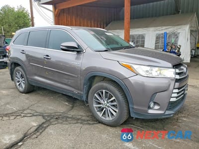 Czwarte zdjęcie samochodu z boku: 2019 TOYOTA HIGHLANDER HYBRID XLE VIN:5TDJGRFH6KS053786 - miniatura