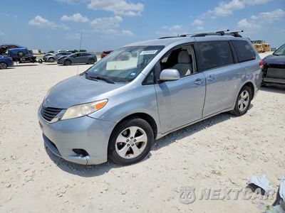 2014 TOYOTA SIENNA LE 5TDKK3DCXES508313 - główne zdjęcie licytacji z USA - miniatura