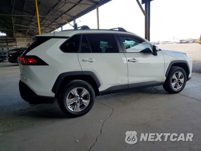 Trzecie zdjęcie samochodu z tyłu: 2023 TOYOTA RAV4 XLE VIN:2T3W1RFV6PW264702 - miniatura
