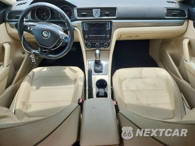 Zdjęcie 8 z 13 samochodu: 2017 VOLKSWAGEN PASSAT SE VIN:1VWBT7A37HC017712 - miniatura