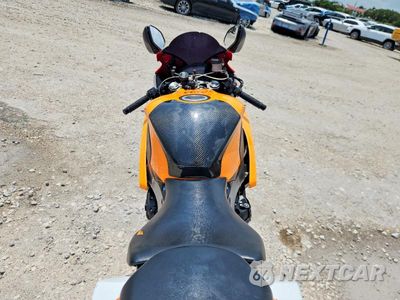 Zdjęcie 6 z 9 samochodu: 2015 HONDA CBR1000 RR VIN:JH2SC594XFK700132 - miniatura