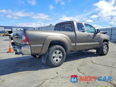 Trzecie zdjęcie samochodu z tyłu: 2011 TOYOTA TACOMA BASE VIN:5TFUX4EN2BX003159 - miniatura