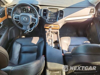 Zdjęcie 8 z 14 samochodu: 2021 VOLVO XC90 T6 MOMENTUM VIN:YV4A22PK6M1671963 - miniatura