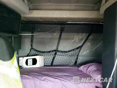Zdjęcie 10 z 13 samochodu: 2019 FREIGHTLINER CASCADIA 116 SEMI TRUCK VIN:3AKJHPDV4KSKM2798 - miniatura