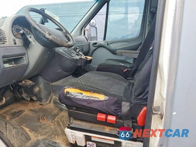 Zdjęcie 7 z 13 samochodu: 2005 DODGE SPRINTER 2500 VIN:WD0PD644855827751 - miniatura