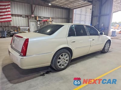 Trzecie zdjęcie samochodu z tyłu: 2011 CADILLAC DTS PREMIUM COLLECTION VIN:1G6KH5E67BU110960 - miniatura
