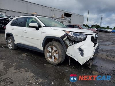 Czwarte zdjęcie samochodu z boku: 2021 TOYOTA RAV4 XLE VIN:JTMRWRFV5MD120808 - miniatura