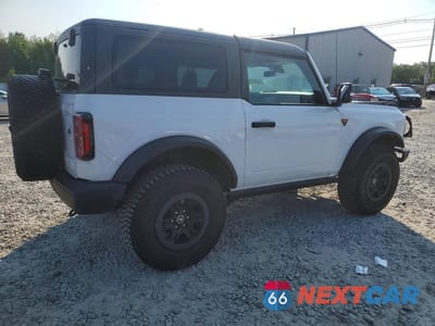 Trzecie zdjęcie samochodu z tyłu: 2023 FORD BRONCO BASE VIN:1FMDE5CH3PLB25208 - miniatura