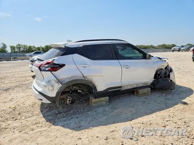 Trzecie zdjęcie samochodu z tyłu: 2022 NISSAN KICKS SR VIN:3N1CP5DV7NL497475 - miniatura