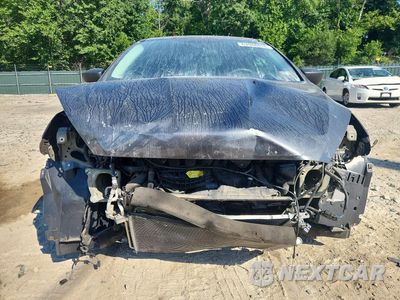 Piąte zdjęcie samochodu w środku: 2018 FORD FOCUS S VIN:1FADP3E20JL306579 - miniatura