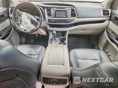 Zdjęcie 8 z 13 samochodu: 2018 TOYOTA HIGHLANDER LE VIN:5TDBZRFH5JS804759 - miniatura
