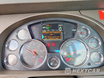 Zdjęcie 9 z 14 samochodu: 2016 KENWORTH T680 SEMI TRUCK VIN:1XKYA48X7GJ496724 - miniatura