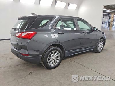 Trzecie zdjęcie samochodu z tyłu: 2020 CHEVROLET EQUINOX LS VIN:2GNAXHEV5L6271335 - miniatura