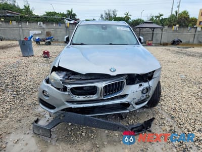 Piąte zdjęcie samochodu w środku: 2016 BMW X3 SDRIVE28I VIN:5UXWZ7C53G0R33335 - miniatura