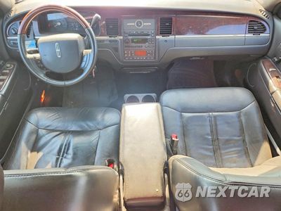 Zdjęcie 8 z 12 samochodu: 2009 LINCOLN TOWN CAR EXECUTIVE L VIN:1LNHM84W63Y669959 - miniatura