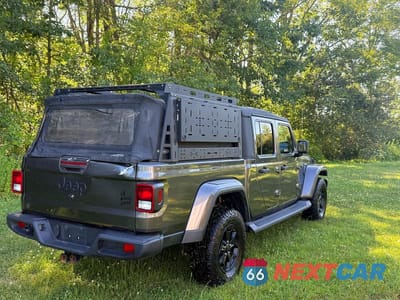 Czwarte zdjęcie samochodu z boku: 2021 JEEP GLADIATOR SPORT VIN:1C6HJTAG5ML614907 - miniatura