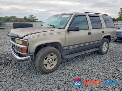 1999 CHEVROLET TAHOE K1500 1GNEK13R6XJ412564 - główne zdjęcie licytacji z USA - miniatura