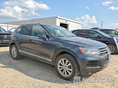 Czwarte zdjęcie samochodu z boku: 2014 VOLKSWAGEN TOUAREG V6 TDI VIN:WVGEP9BP3ED013157 - miniatura
