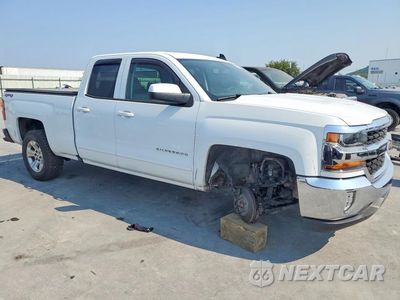 Czwarte zdjęcie samochodu z boku: 2018 CHEVROLET SILVERADO K1500 LT VIN:1GCVKREC0JZ107960 - miniatura