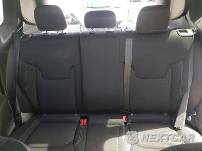 Zdjęcie 10 z 13 samochodu: 2023 JEEP RENEGADE LATITUDE VIN:ZACNJDB12PPP56169 - miniatura