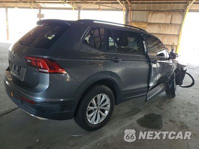 Trzecie zdjęcie samochodu z tyłu: 2018 VOLKSWAGEN TIGUAN S VIN:3VV1B7AX3JM103111 - miniatura