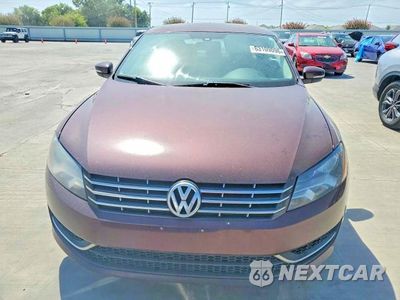 Piąte zdjęcie samochodu w środku: 2013 VOLKSWAGEN PASSAT S VIN:1VWAP7A3XDC044509 - miniatura