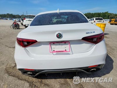 Zdjęcie 6 z 12 samochodu: 2018 ALFA ROMEO GIULIA VIN:ZARFAEBN6J7565462 - miniatura
