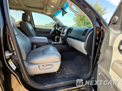 Piąte zdjęcie samochodu w środku: 2014 TOYOTA SEQUOIA LIMITED VIN:5TDJW5G10ES104118 - miniatura