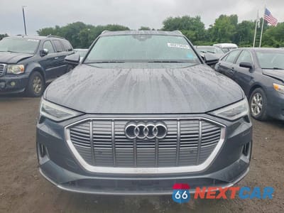 Piąte zdjęcie samochodu w środku: 2019 AUDI E-TRON PRESTIGE VIN:WA1VAAGE3KB006760 - miniatura