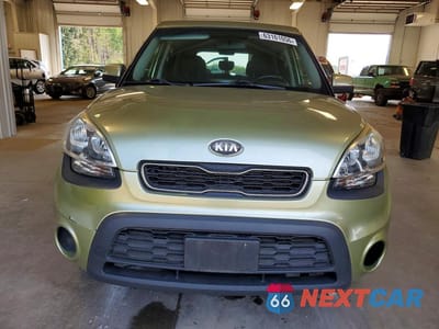 Piąte zdjęcie samochodu w środku: 2013 KIA SOUL + VIN:KNDJT2A6XD7596449 - miniatura