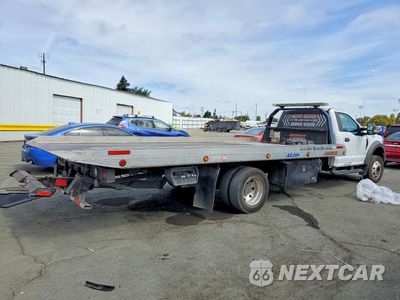 Trzecie zdjęcie samochodu z tyłu: 2017 FORD F550 SUPER - FLATBED TRUCK VIN:1FDUF5HT7HEC58540 - miniatura